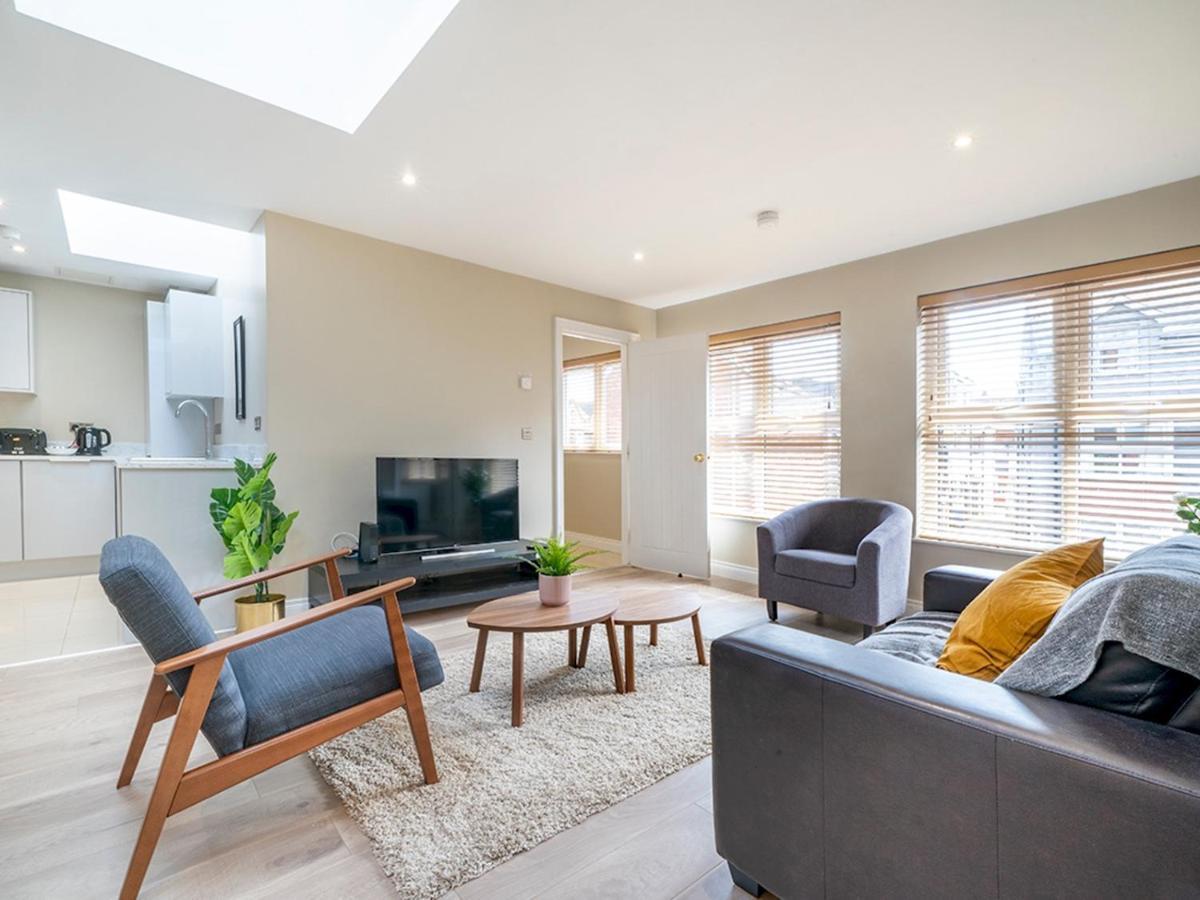 Pass The Keys Stunning 2br Apt In Fab Location With Top Amenities *